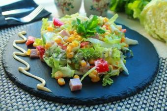 Salat med kinakål og skinke Salat med kinakål og skinke